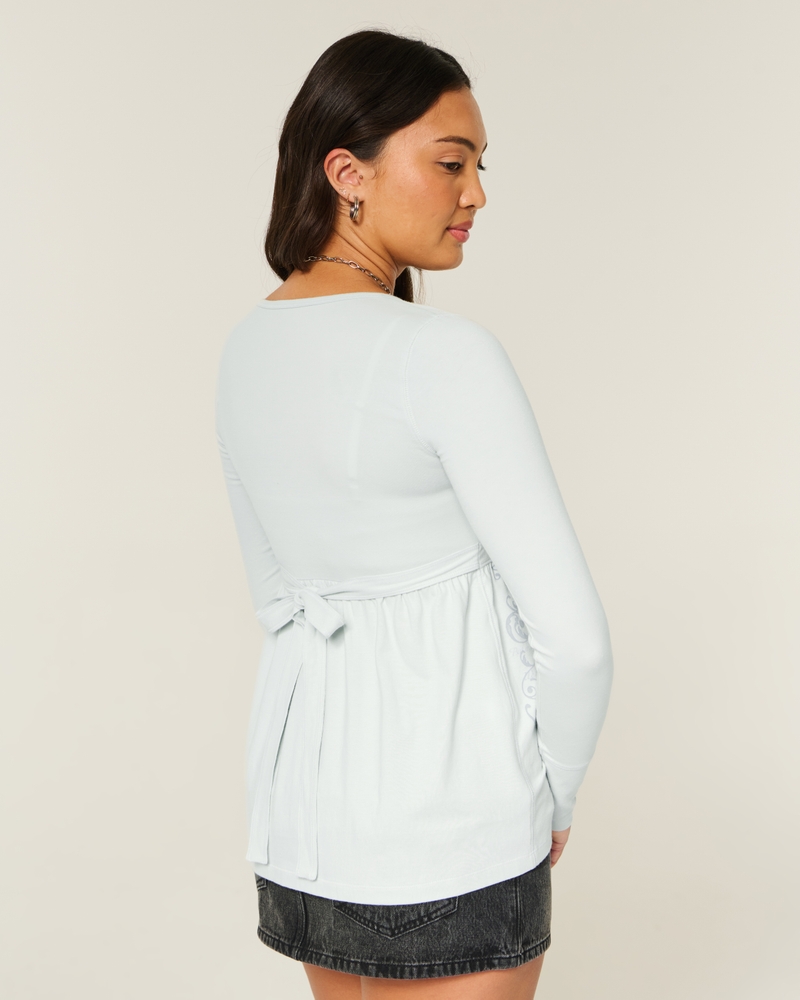 top babydoll con corpetto arricciato a maniche lunghe e motivo sul petto