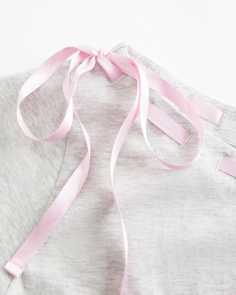 t-shirt mimetica ampia con spalle scoperte e coulisse