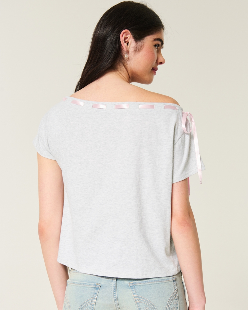 t-shirt mimetica ampia con spalle scoperte e coulisse