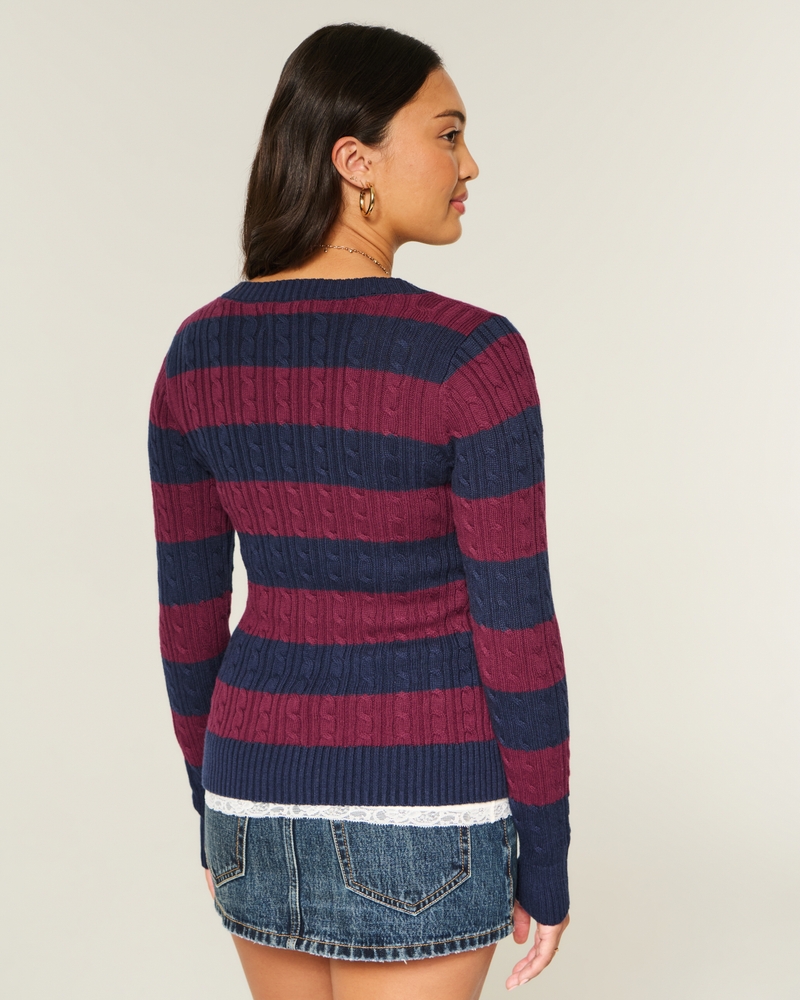 maglione con scollo a v e motivo a trecce