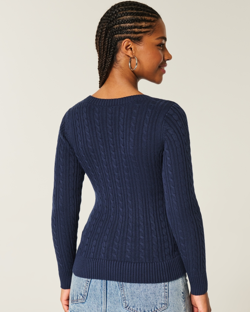 maglione con scollo a v e motivo a trecce