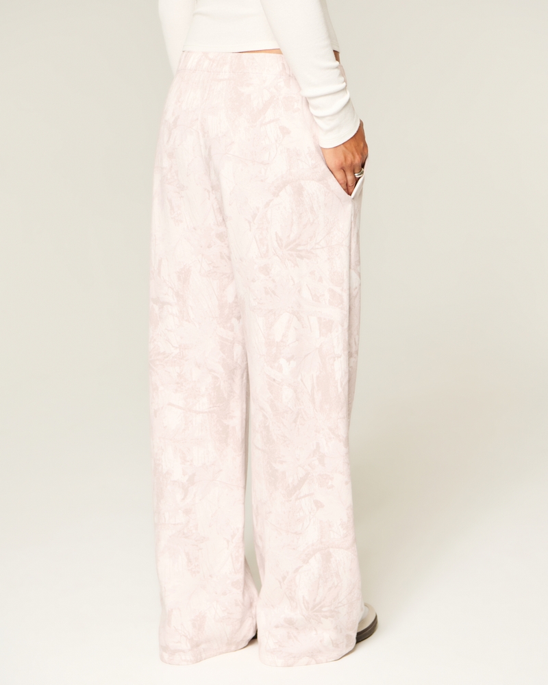pantaloni della tuta mimetici rosa a gamba larga con motivo del logo