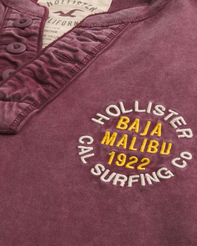 maglia con collo henley e stampa esclusiva in edizione limitata per le feste