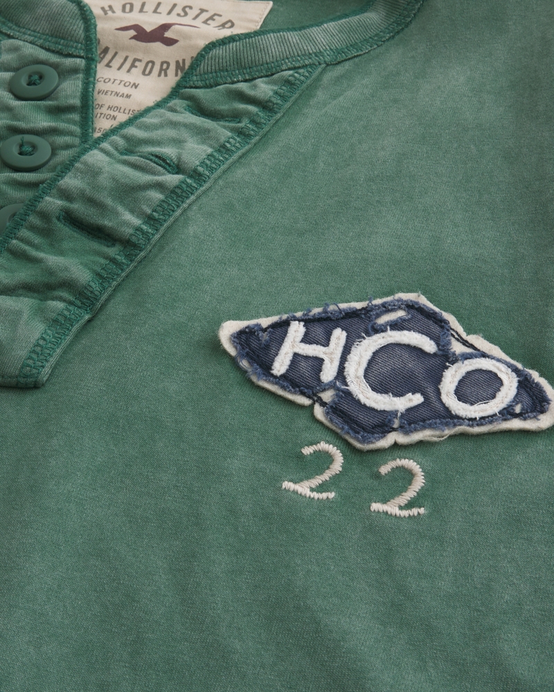 maglia con collo henley e stampa esclusiva in edizione limitata per le feste